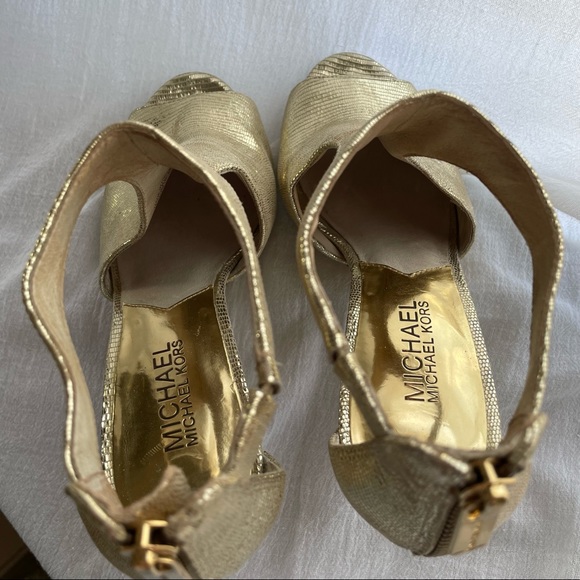 Michael Kors solid gold heels, size 7, leather upper - Picture 6 of 8